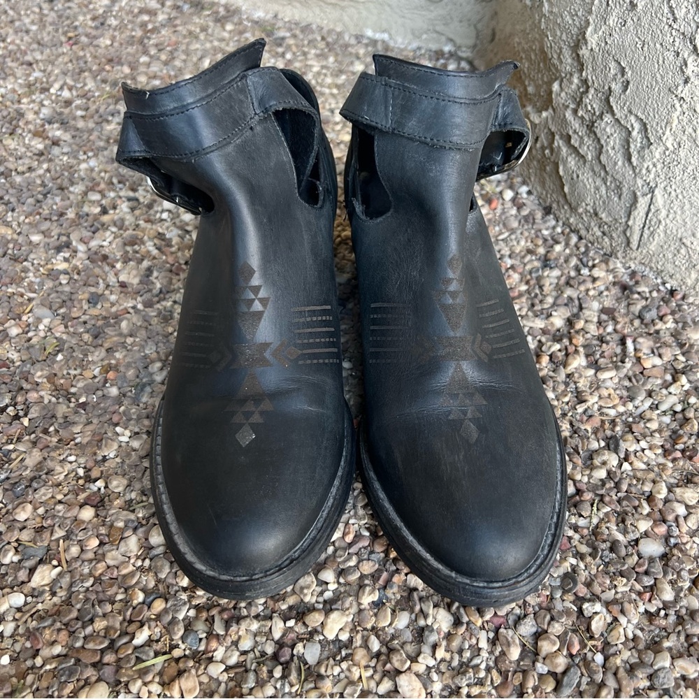 Sbicca Black Ankle Shooties with Southwest Pattern Size 7 1/2